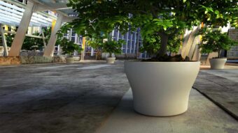 Donica betonowa ogrodowa Tommaso biała w mieście